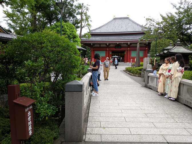 Little footbridge to some other building.