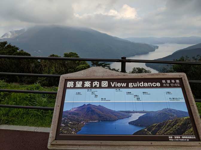 There was a lookout point next to the shop. We pretty much got to see Owakudani!