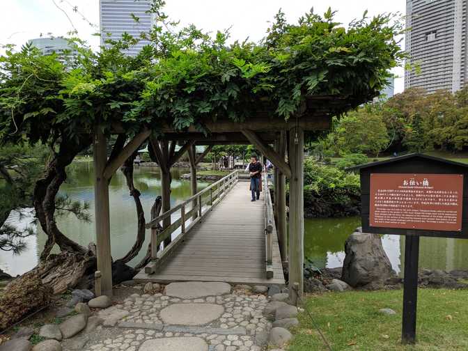 Otsusai-bashi, the main attraction at this garden.