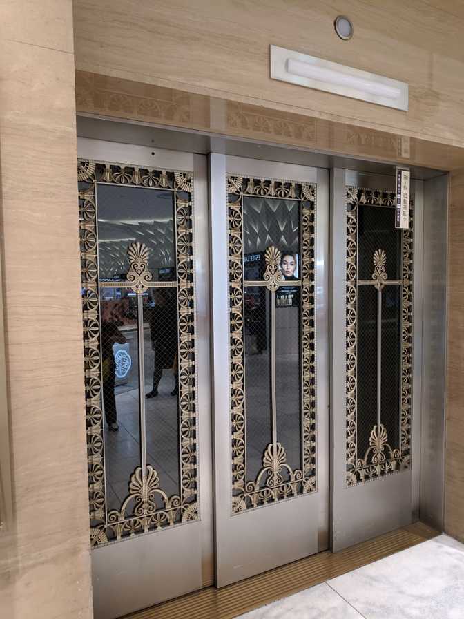 Mitsukoshi, Nihombashi: that's an elevator door.