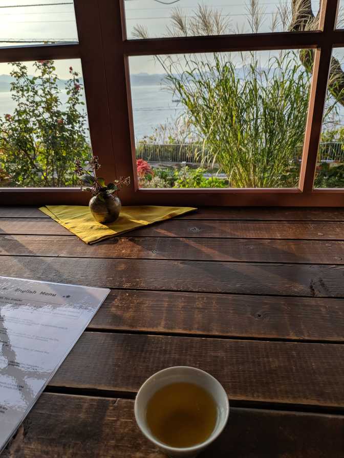 Tea Shop Yuhi, Hakodate: It was a decent walk to get here and there's not
much else except the nice view of Hakodate Bay and great tea. This was just
the tea that they give you when you come in, but it was
delicious.