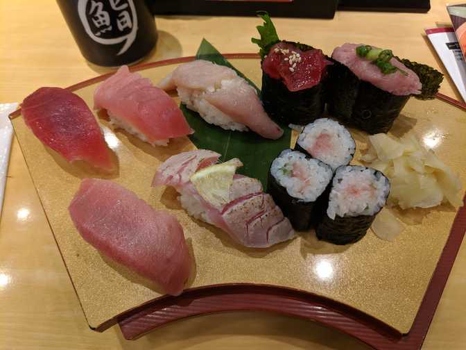 Sushi Misakimaru, Ootsuka: tuna plate. Nothing to write home about but I
was happy with it.