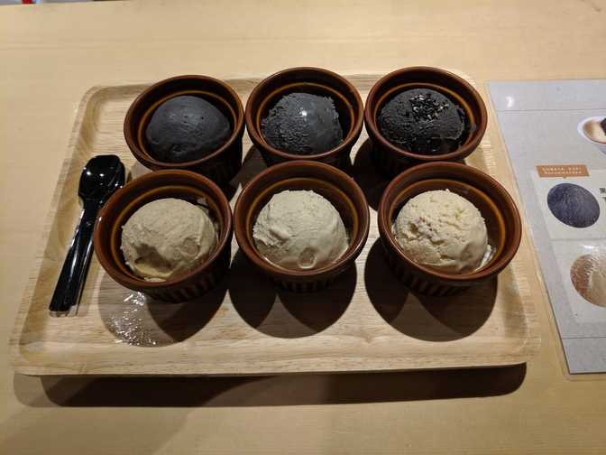 Gomaya Kuki, Omotesando: we got the tasting plate of six different flavours.