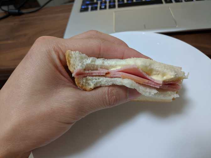 Elbert's being making ham and mayo sandwiches recently for late night snacks.
This time I was hungry so I had one too. The bread is soft and the mayo is
great. Frugal and tasty.