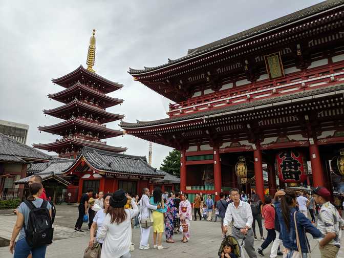 Another gate. Look at that five-storied pagoda on the left.