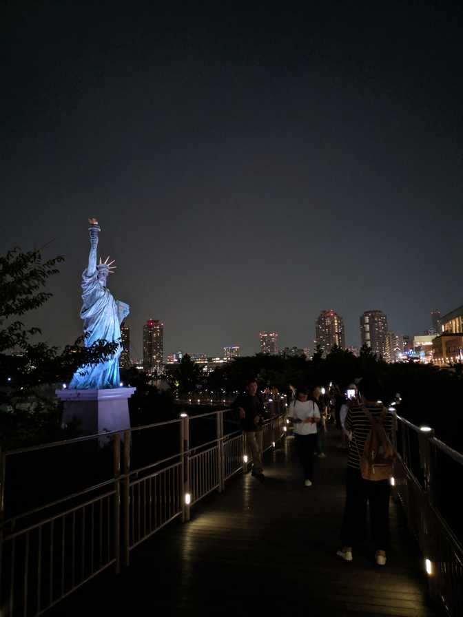 Plenty of tourists here taking pictures from a thoughtfully placed
observation deck.