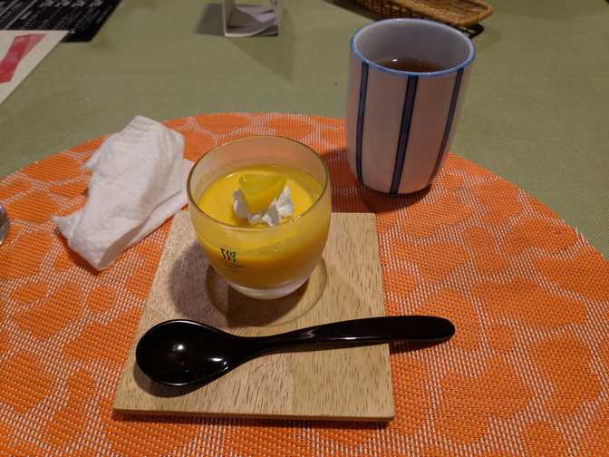 Mango pudding with hojicha (roasted green tea).