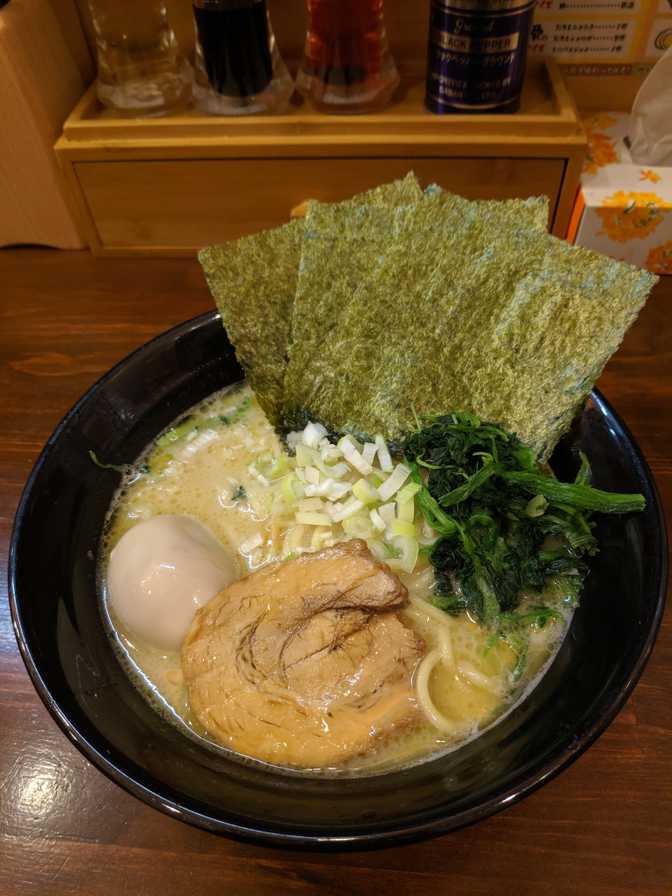 A ramen shop, Ootsuka: Shio-tonkotsu Yokohama Ramen, which was delicious,
but I prefer thinner noodles.