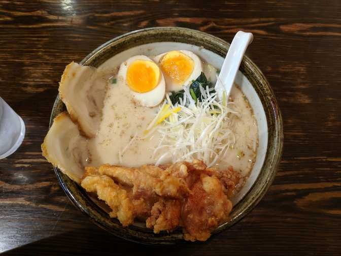 Harajuku somewhere: my favourite thing about this was getting veggies,
although they're buried in this picture. The left and bottom are pork.