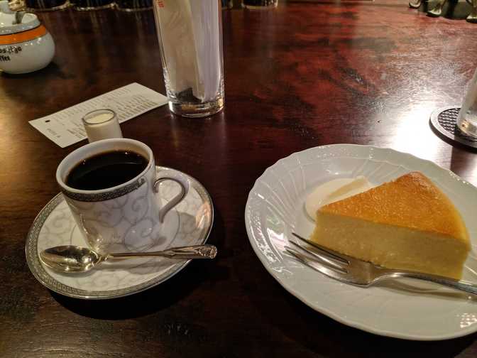 Miyakoshiya Coffee: the cheesecake was great. The coffee was okay but I
wasn't the biggest fan. Talk about inversion of prices, the cheesecake was
540 JPY and the coffee was 810 JPY!