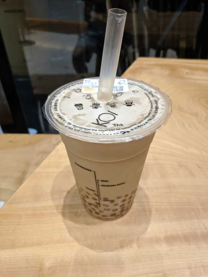 Golden bubble milk tea. It's the best I've had in Tokyo but I think it
still lacks tea taste relative to Coco in Sydney. The milk was
good.