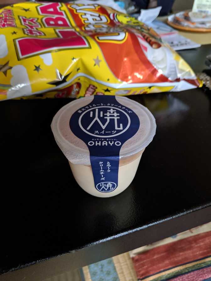 Rakuyu, Fujikawaguchiko: a post onsen pudding which I bought from the
supermarket the night before. It was cream cheese flavoured, and absolutely
delicious. I guess there's a reason why these Ohayo puddings cost a bit
more.