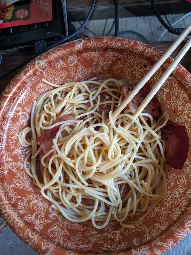 Home, Ootsuka: finished Elbert's peperonchino pasta before I left.
Delicious.