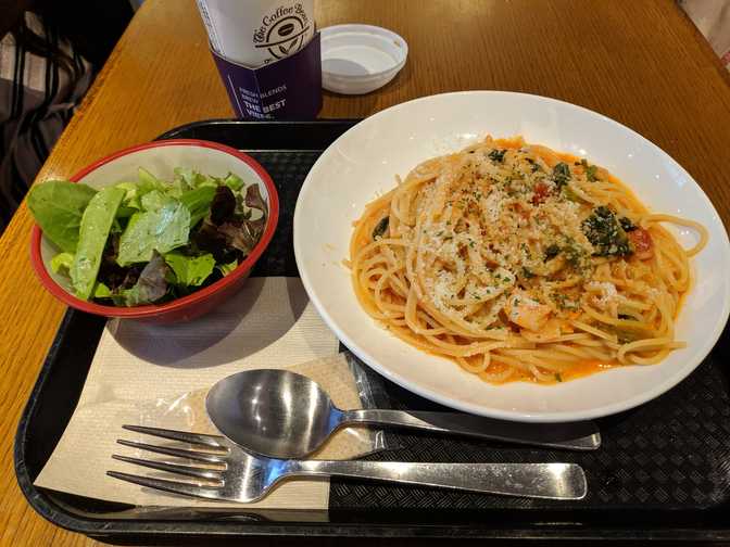 When this pasta came I thought to myself, I wonder if pasta is good at
cafes here like it is in Sydney? Turns out the answer is yes. I slurped the
first forkful before I realised that I was eating pasta at a cafe rather than
noodles at a ramen restaurant. The cafe was actually a bit loud but the
tables immediately next to me were quiet so I had to resort to the rolling
pasta on a spoon method.