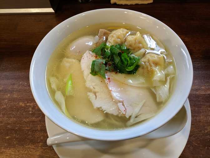 Menya Ishin, Kamiosaki: this was a yuzu shio ramen with wontons. I thought
it was great but nothing out of the ordinary from other great ramens that
I've had, but I think that's to be expected. The wontons were pretty normal
tasting too much was a little disappointing. My body did notice how
incredibly salty the broth was.