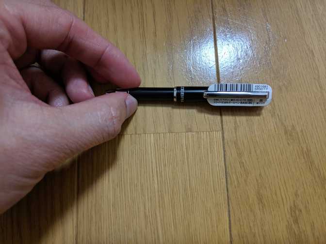 Since so many pens at the stationery sections are made in
Japan, and this one costs 300 JPY, I forgot to check where it was
made.