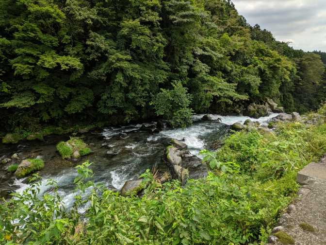 Shiraito Falls, Fujinomiya: technically this is the top of Otodome Falls, a
smaller waterfall a five minute walk away from Shiraito
Falls.