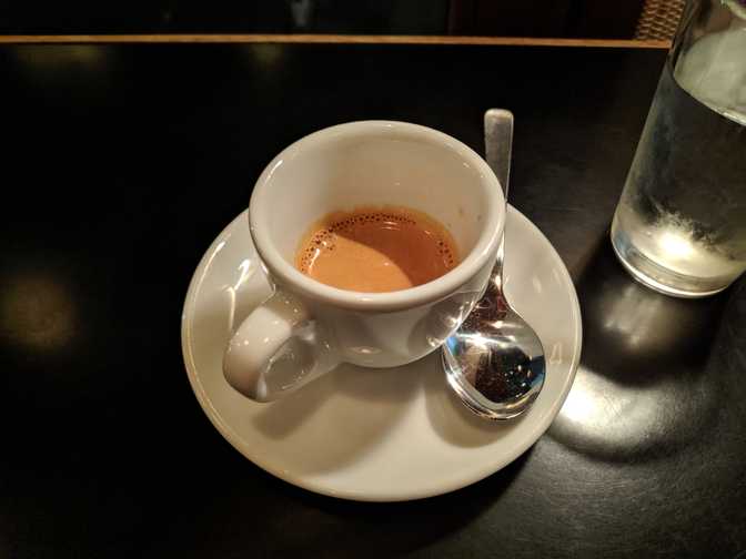 Maybe it was because it was night time, but I got less of a specialty
coffee focused vibe here. For 260 JPY the espresso was not bad and cheaper
than Sydney, but it wasn't anything special
either.