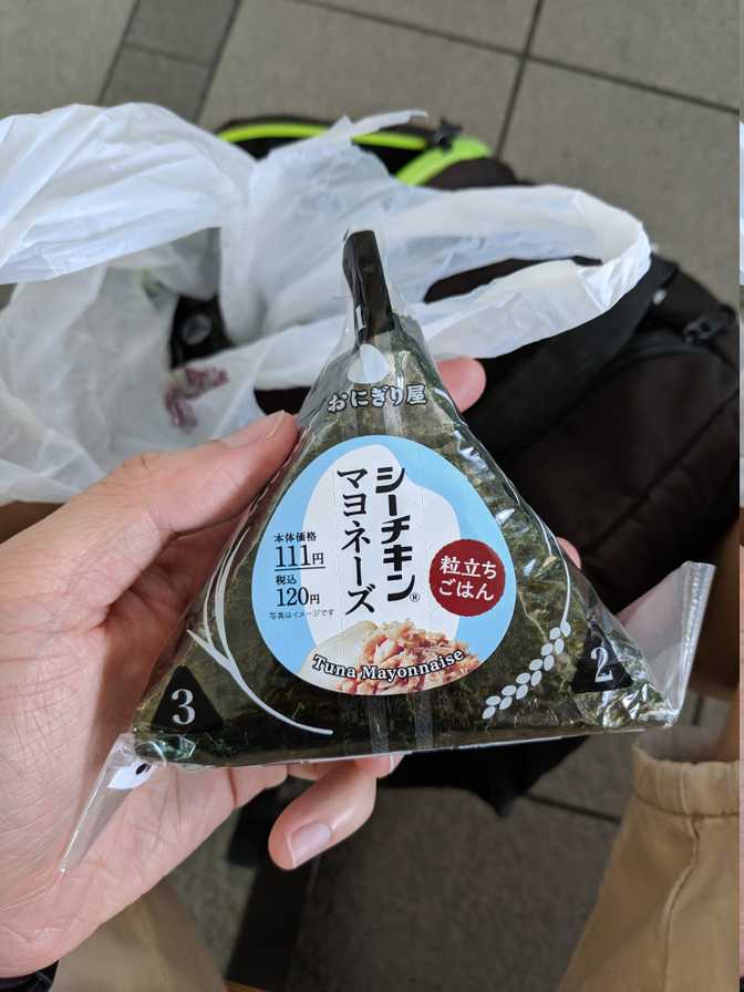 I didn't feel like eating my onigiri so I had them for lunch at the station.