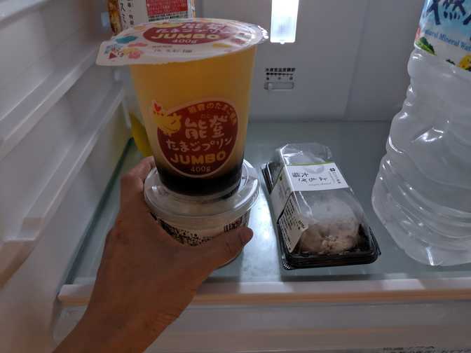 Home, Ootsuka: some desserts for later. Pudding, daifuku, and some strange
rice ball pudding thing.