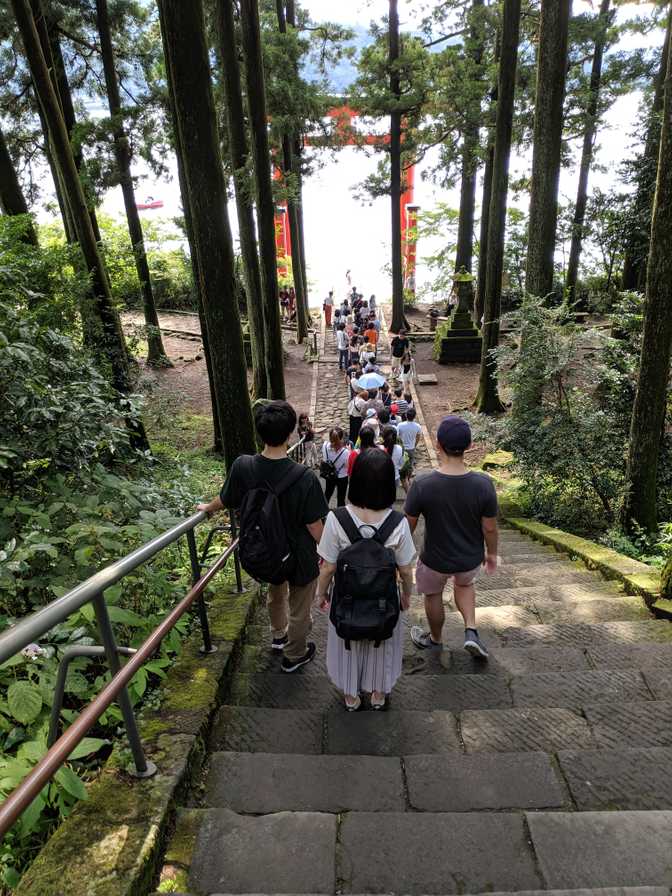 A line to take pictures of the Torii in the water. This took a while since
everyone was taking a lot of pictures. There were a lot of couples doing cute
poses.