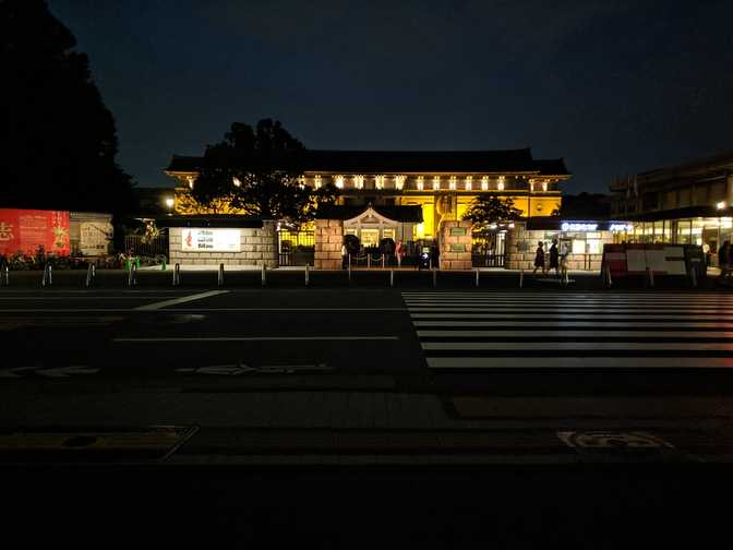 Tokyo National Museum, Ueno: the view from Ueno Park across the road. I might
come here another day.