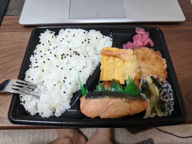 Rice bento. Not bad except for the rice, which I didn't like. Why can't they
just make it as good as the onigiri rice?