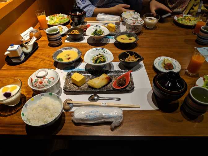 Kaiseki breakfast nice and early at 0800. Seeing and tasting so many
different dishes is a little overwhelming, but also cute and
fun.