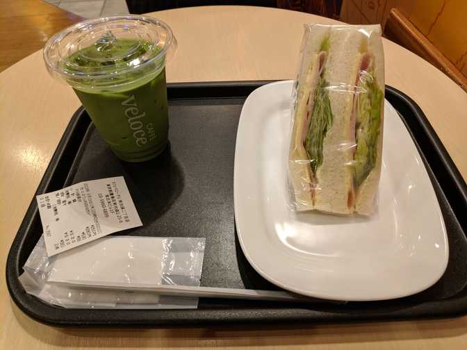 Caffe Veloce, Ikebukuro: a ham, cheese and lettuce sandwich for a
snack/dinner. I would've gone to Coffee Valley again but they closed at 2200
and it was 2145 already and I wanted to learn some Japanese on my
phone.