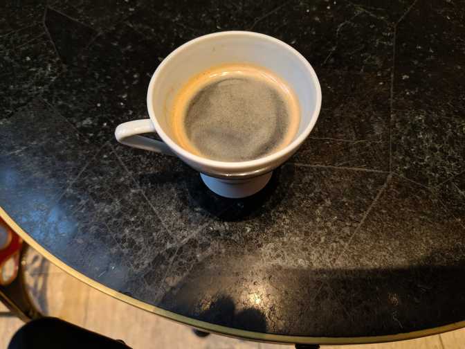 There was some bean residue in the coffee which is always annoying. Not bad as
far as dark roasts go, I could definitely taste flavours other than bitterness.
It had quite a thin body. The place seems to be a bit more classic Italian
rather than hip third wave style.