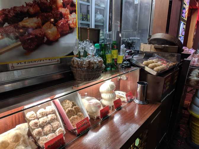 Chinatown, Yokohama: we walked past those sesame balls and I got a bit
homesick, even though it's not like I go to yum cha regularly in Sydney.