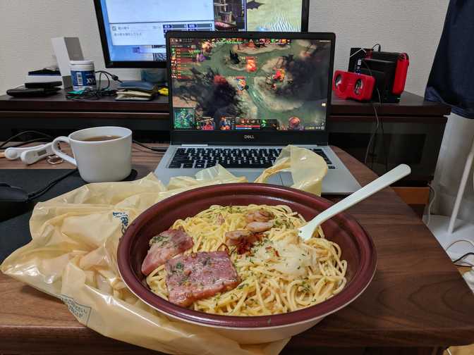 Watching Mineski vs Navi. Elbert made me tea.