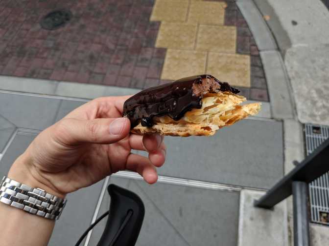 Outside GINZA SIX, Ginza: pretty and yummy. I planned to eat it immediately
but the store wasn't really designed for people to eat the pastries there, so
one glance away and the lady had already wrapped it in a paper bag with an ice
ice pack.